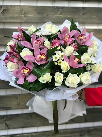Букет цветов из: Розы и Хризантемы в Агрогородок
