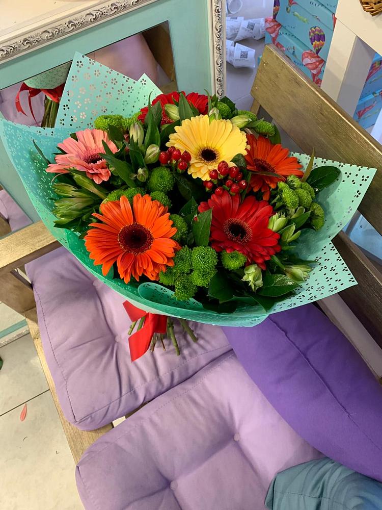 Букет цветочная поляна в Агрогородок Букет цветов из: Герберы, Хризантемы и Альстромерии в Агрогородок