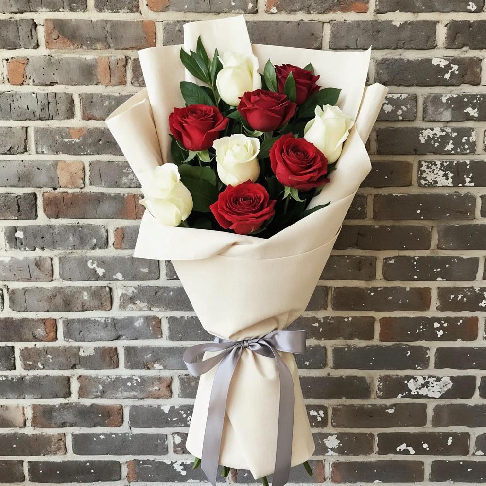 Букет красно-белые розы в Агрогородок Букет цветов из: Розы в Агрогородок